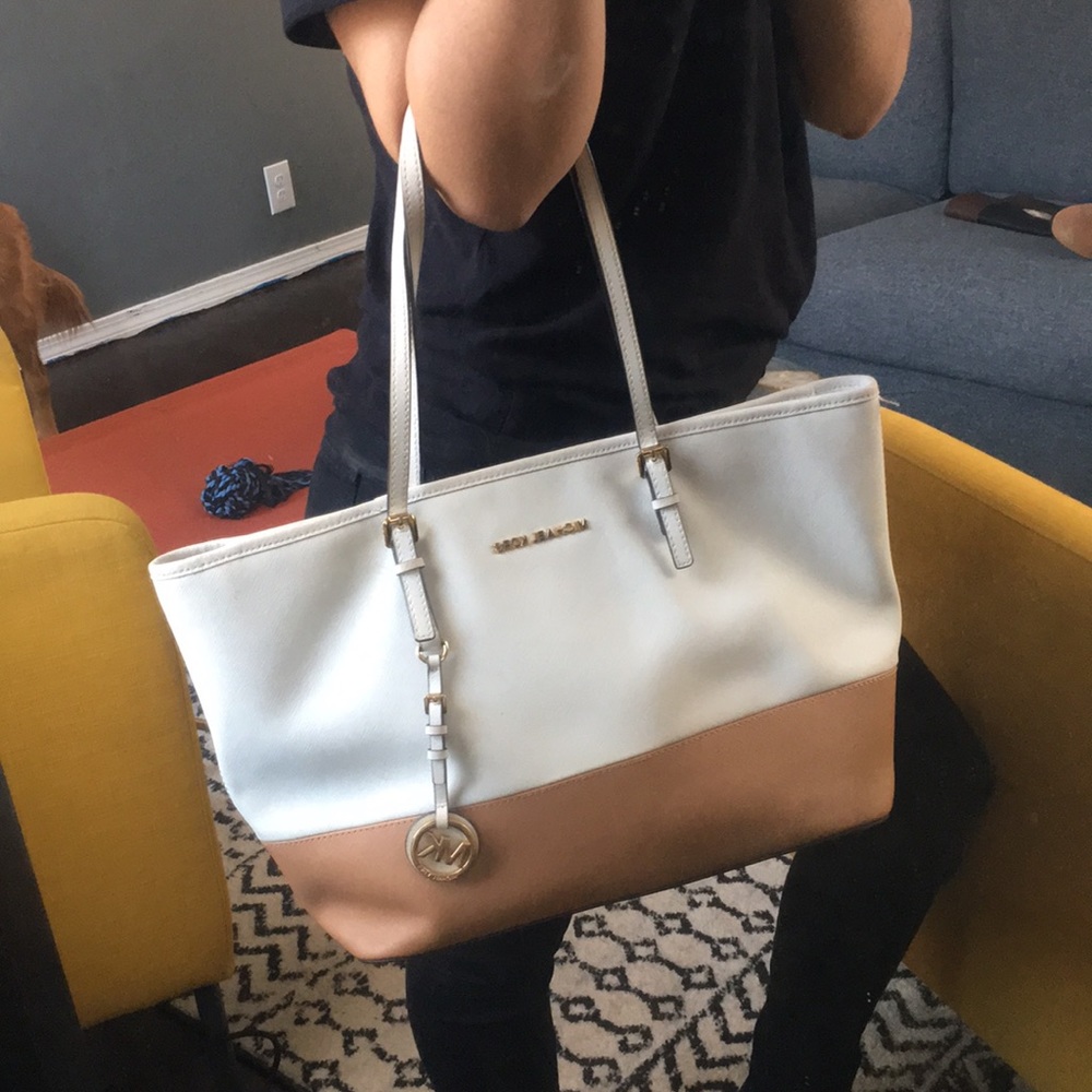 Micheal Kors jet set bag